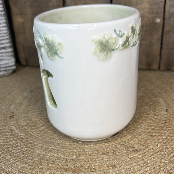 Tea light candleholder that says family with four figure cut outs! - Picture 5 of 7